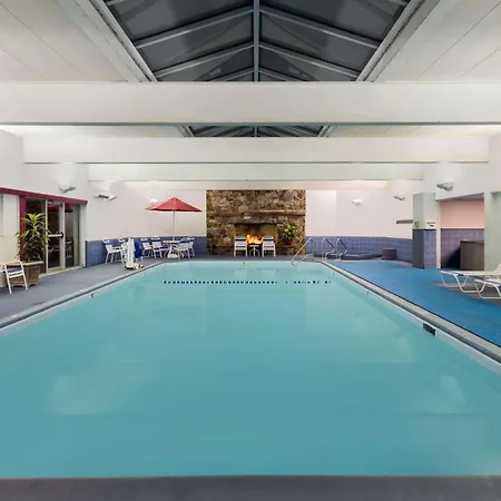 Ramada Plaza By Wyndham Portland-3